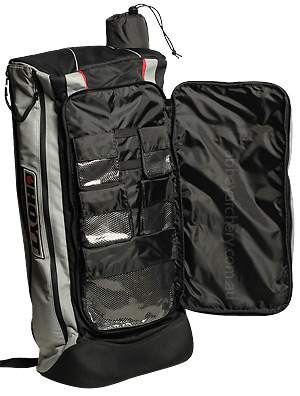Inner pocket on the front of the bag with see through pockets